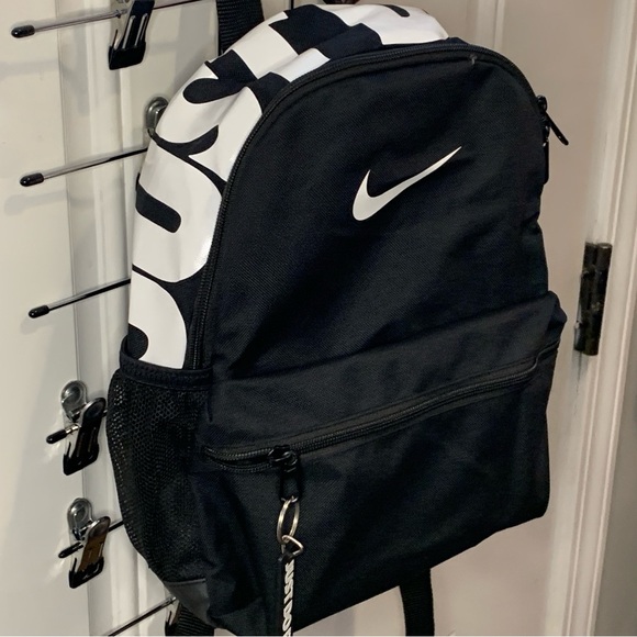 Nike Brasilia JDI Kids' Mini Backpack 11 Liter - Picture 8 of 16